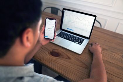 etoro-review-2025:-learn-cryptocurrency-from-experienced-investors